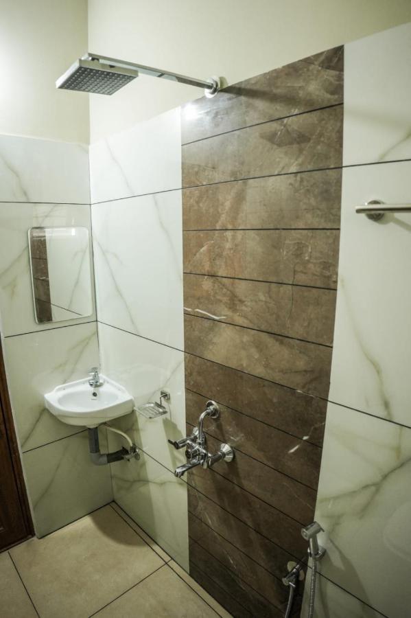 Zennova Furnished Apartment Alappuzha Esterno foto